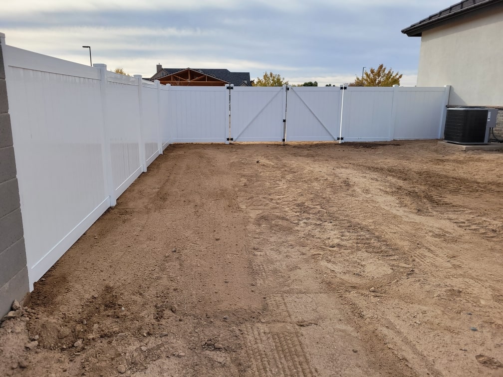 vinyl privacy fence 