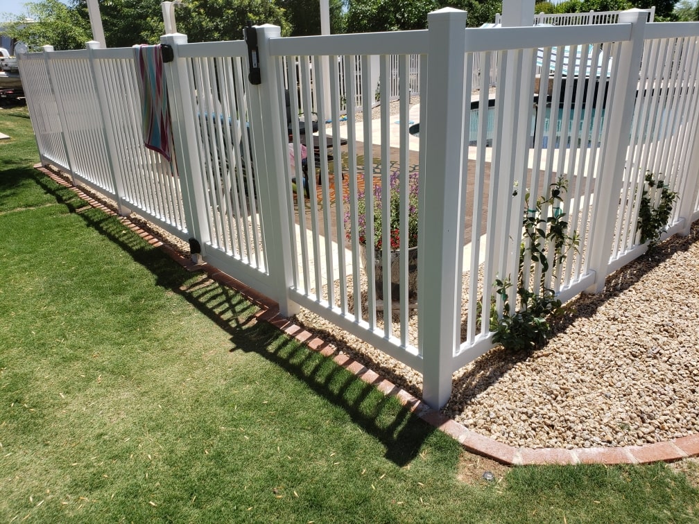 vinyl pool fence 